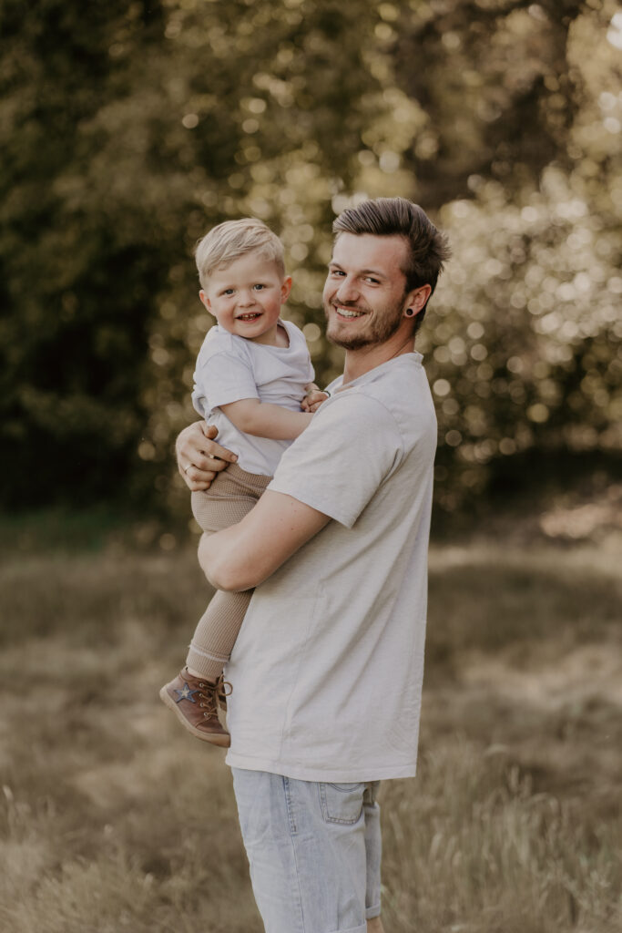 Familienshooting fotos vom Papa und Sohn. Münster, Osnabrück und Umgebung