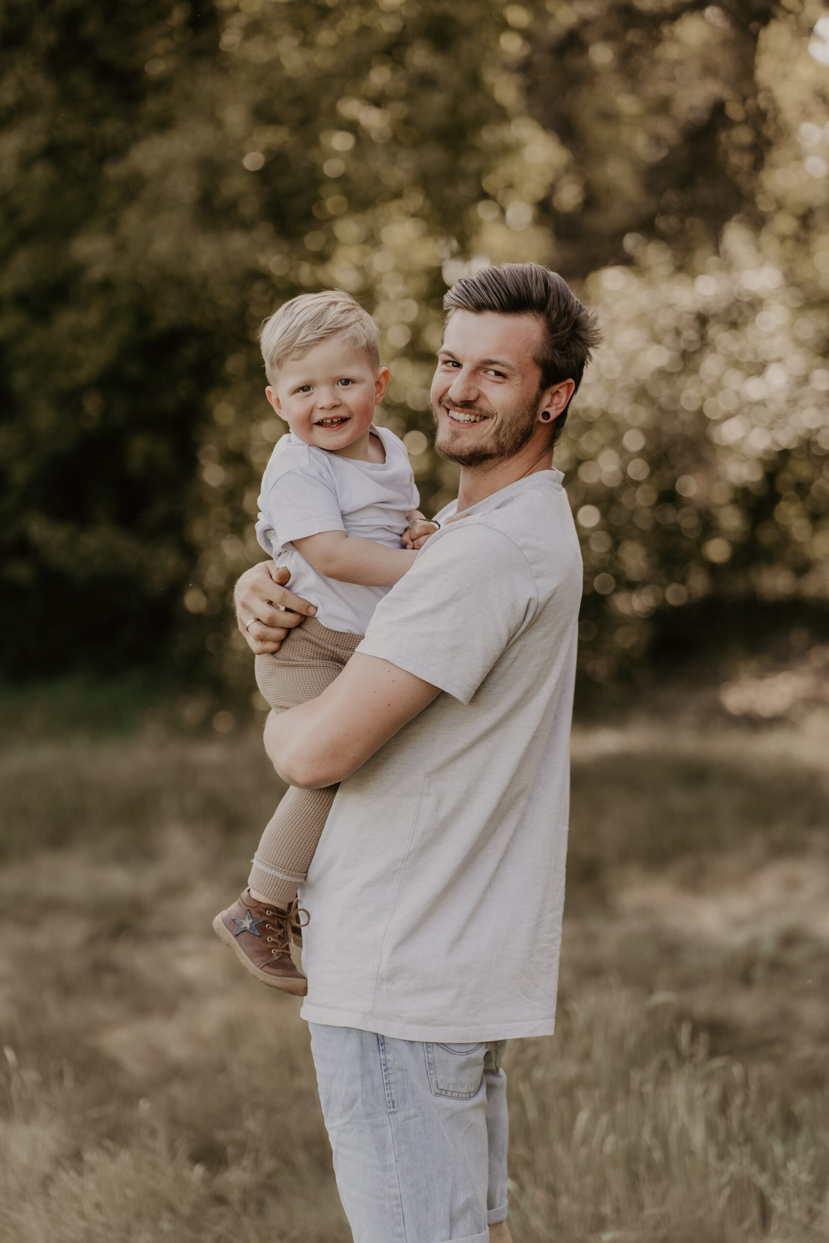 Familienshooting fotos vom Papa und Sohn. Münster, Osnabrück und Umgebung