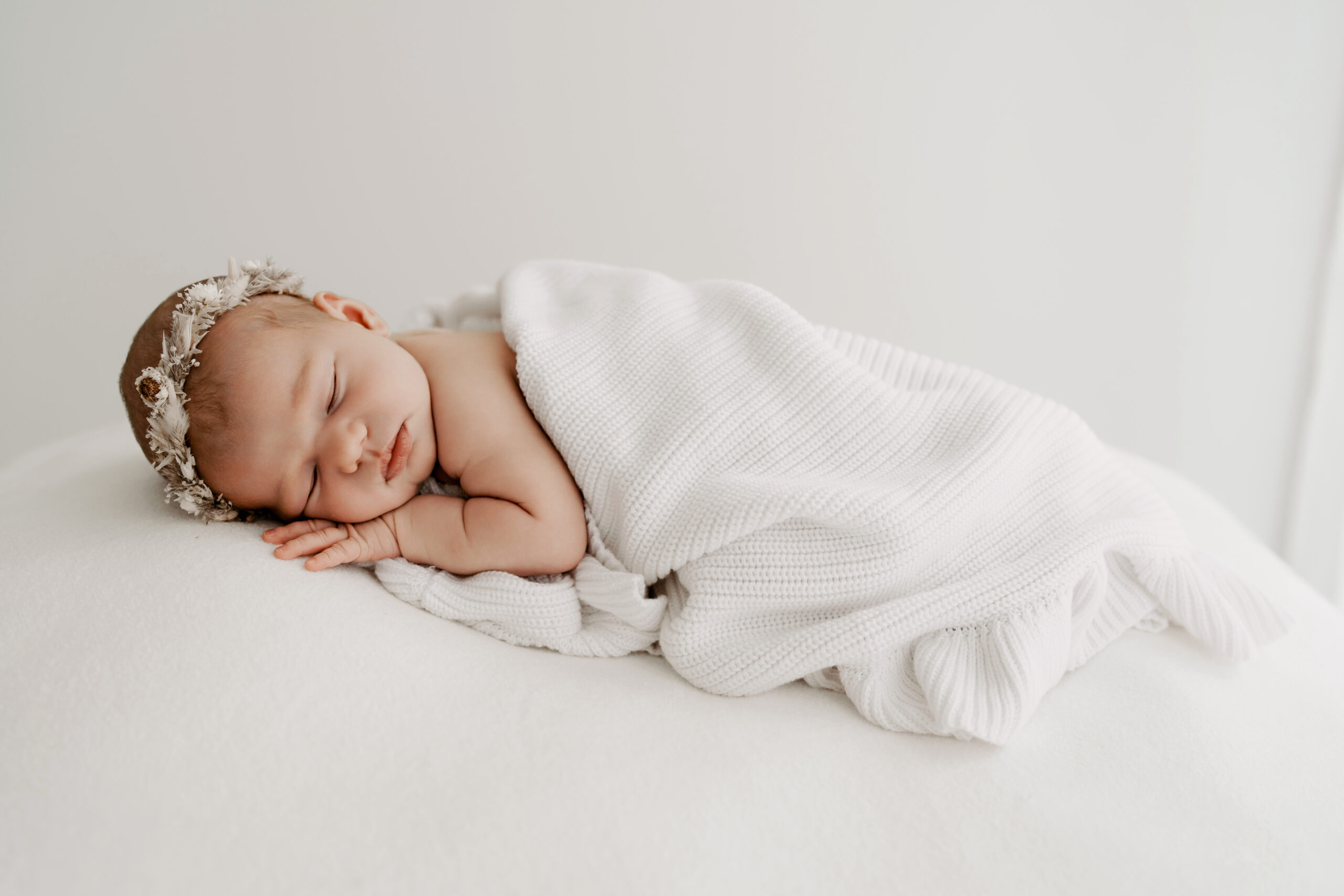 Neugeborenes Baby beim Newbornshooting im Studio in Lengerich bei Osnabrück